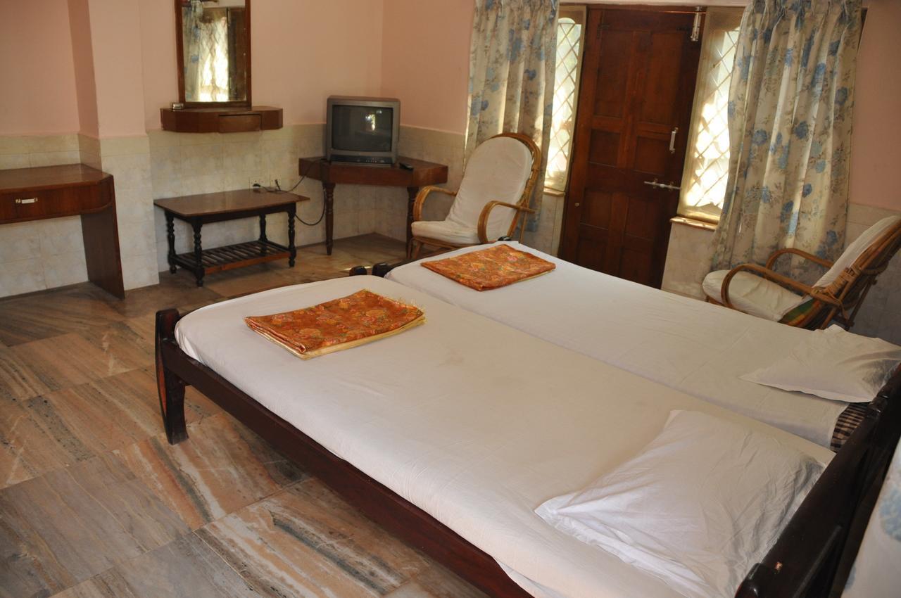 Hotel Gokarna International Extérieur photo